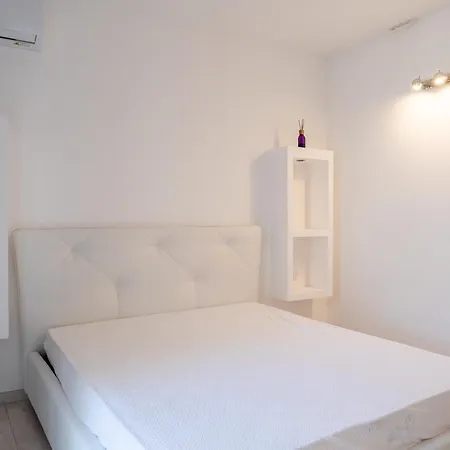 Monocali Sul Molo 100m By Portoottioluaffitti Holiday home *