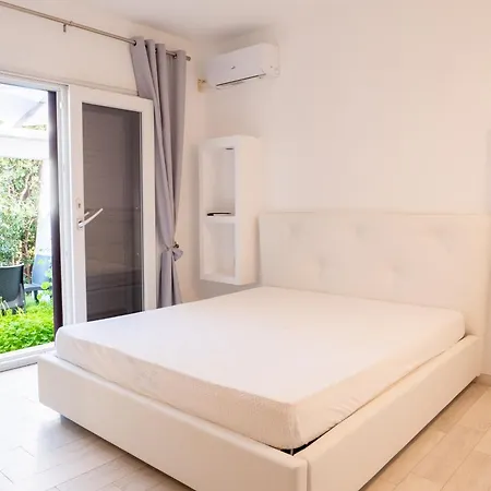 Holiday home Monocali Sul Molo 100m By Portoottioluaffitti