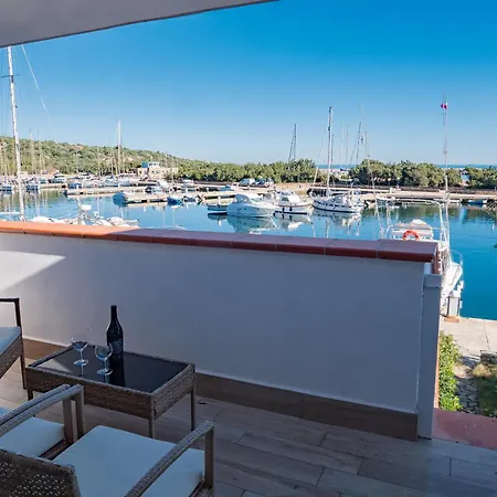 Casa vacanze Bilo E Monocali Sul Molo 100m By Portoottioluaffitti *